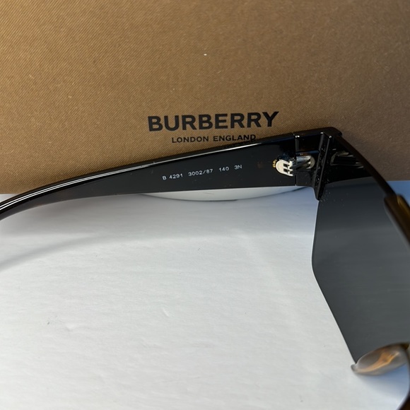 Burberry Sunglasses unisex  B-4291 3002/87 Dark Havana/Dark Grey 38-138-140 - Picture 17 of 17